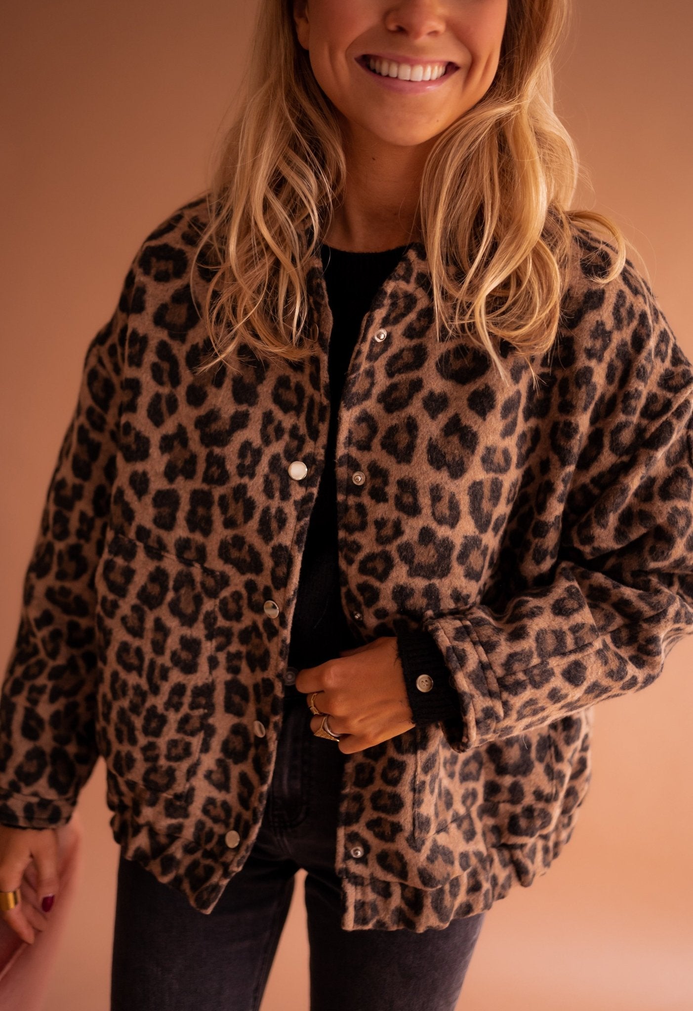 SOFIA | Jachetă cu Stil Îndrăzneț și Imprimeu Leopard